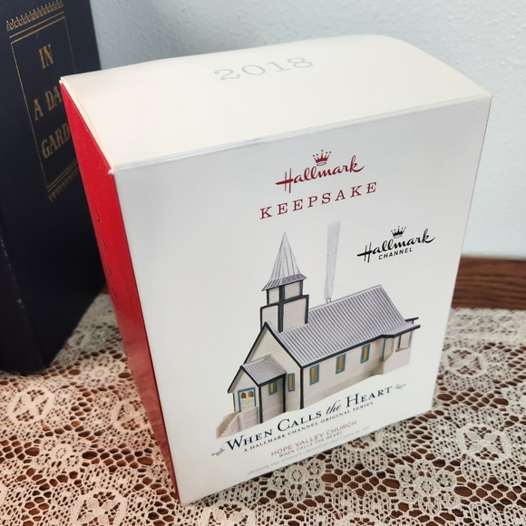 Hallmark Keepsake Ornament - When Calls The Heart Hope Valley Church - Picture 2 of 8